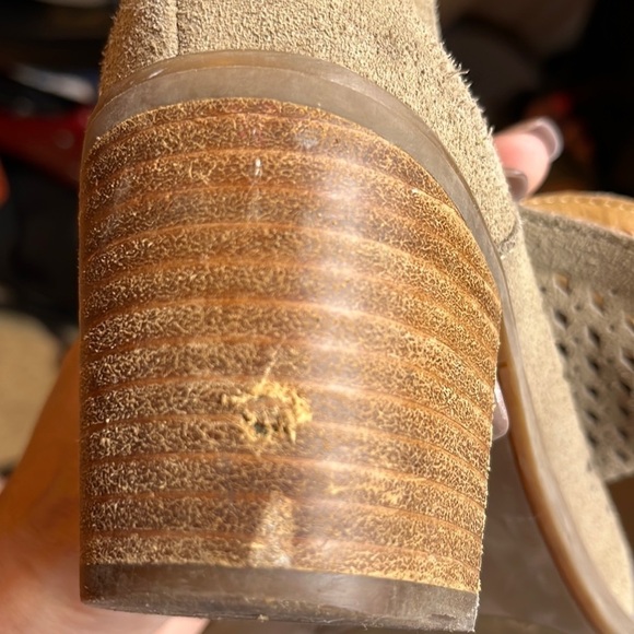 Lucky Brand Podota Tan Suede Cut Out Ankle Bootie Sz 7 MCA1839A - Picture 4 of 9